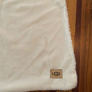 UGG Avery Hooded Adult Throw Blanket